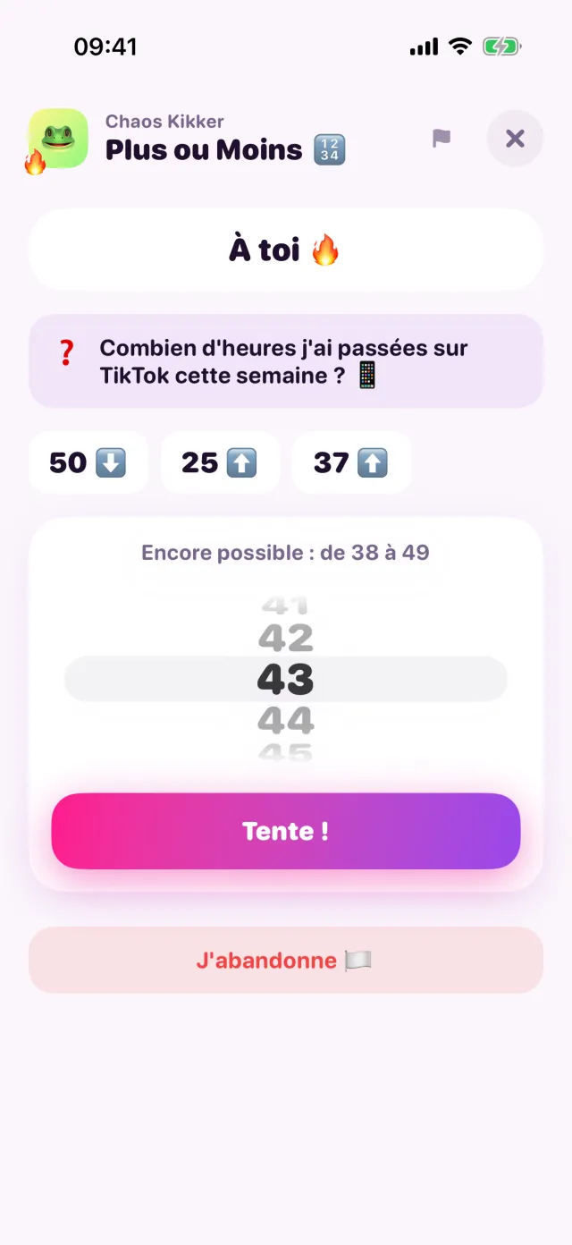 Plus ou Moins dans porpor, en pleine partie.