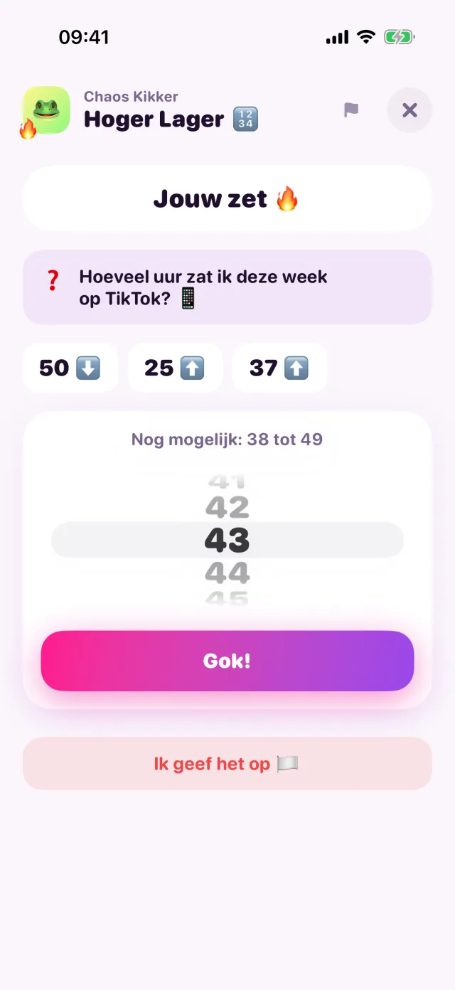 Hoger Lager in porpor, midden in een spelletje.