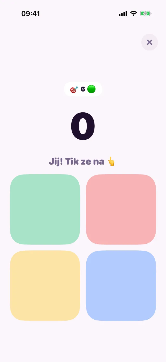 Simon Says in porpor, midden in een spelletje.
